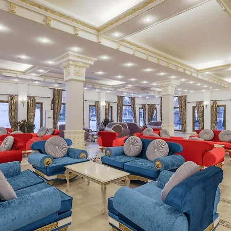 Charming With Shared Pool Near Beach In Alanya